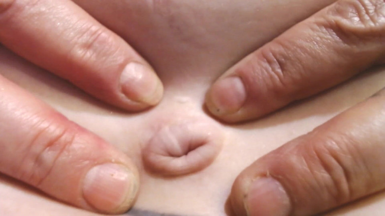 Abby Anna: 딥 배꼽 닫기