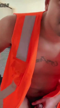 Fromage en construction, bonnet dur, ambiance non coupée