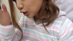 Caribbeancom: Lahodná orientální teenagerka prstěná před kouřením ptáka