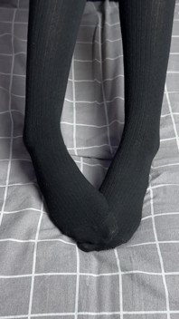 Il N’y a Que Toi Et La Maîtresse En Longues Chaussettes Noires
