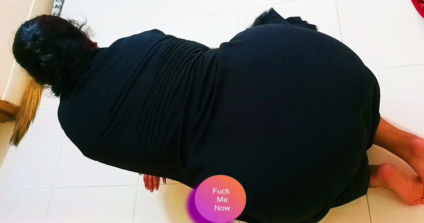 Aria Mia: Sexy miLF cameriera scopata dal proprietario - audio chiaro