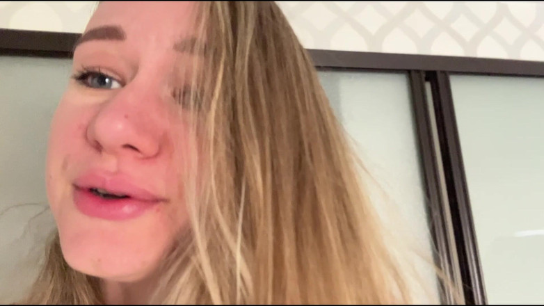 MargoAlisa: Reine de la pisse blonde 6 moments dorés dans la maison