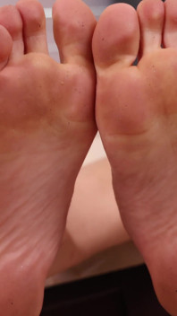 Geleide Handjob voor Kleine Voetjes