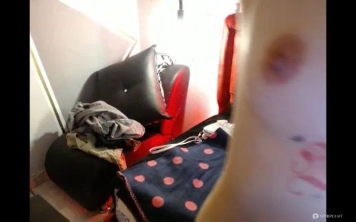Lia Thomsop: Petty sesso con masturbazione