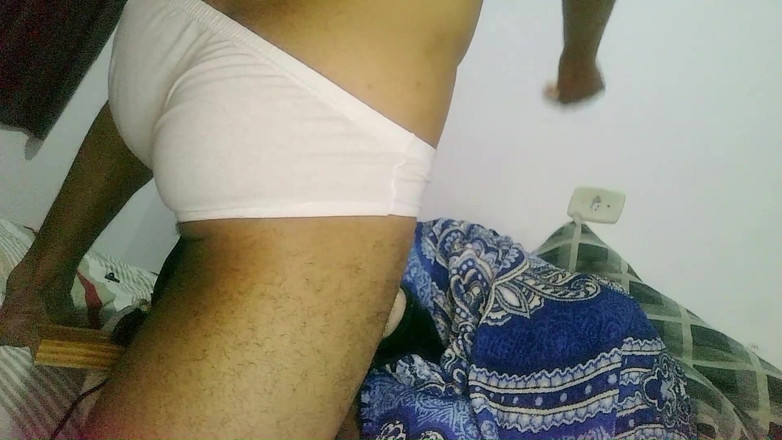 Virtual ToyBoy: Hårig stygg visar upp