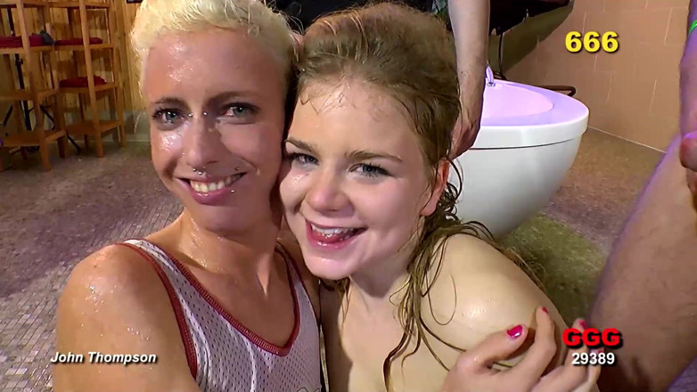 Threesome and GangBang: Ggg - Bionde Imbevute Di Piscio in Una Gangbang Di Casting...