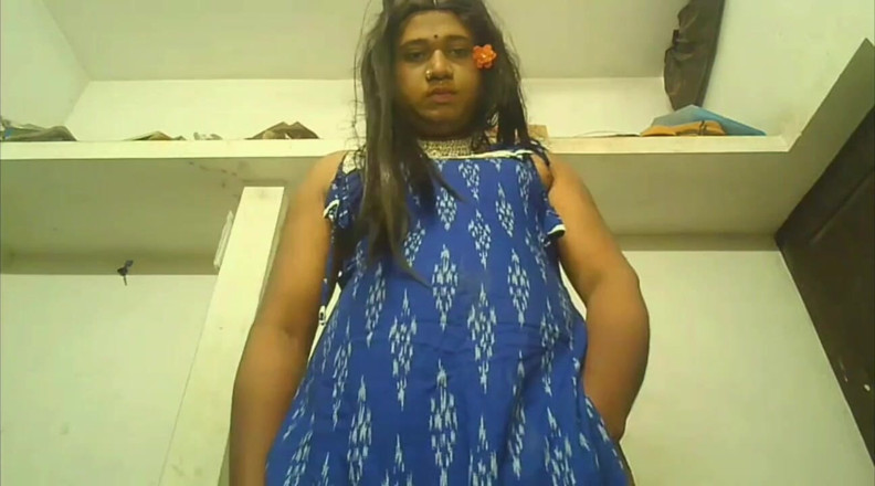 akhilzq: Indian Shemale Exposing Boobs and Shakeing Huge Ass