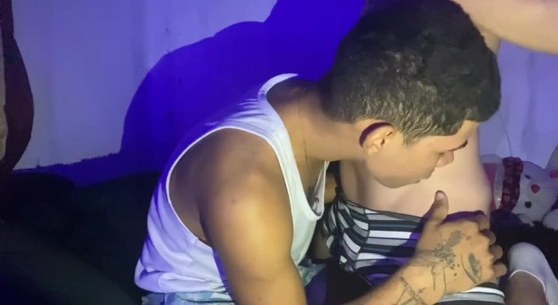 Icyhot707: 彼はノンケで、彼が絶頂するまで私を激しくファックします