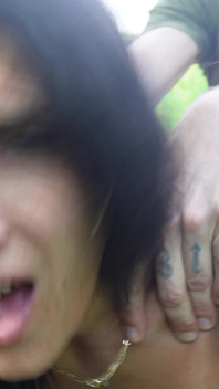 Sesso All'aperto: Mina Javed Sul Sentiero Escursionistico