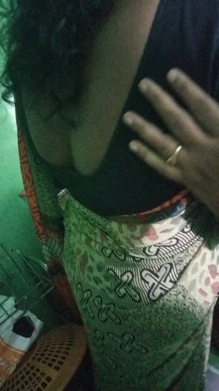 Tamil lesbian: Сари в одежде новой тетушки разговаривают