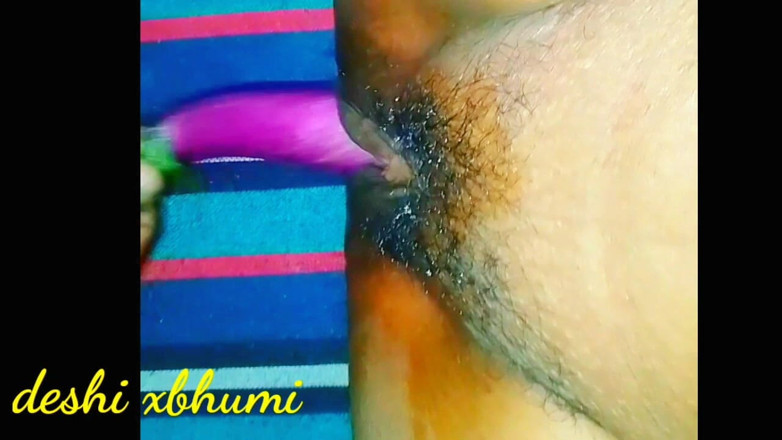 Deshi xbhumi patel: Дези бхабхи ввели Brinjal в ее киску
