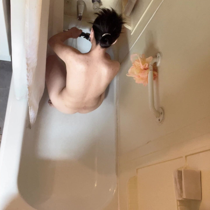 sweethanajapanese: Vado a Farmi Una Doccia Nel Video Della Doccia
