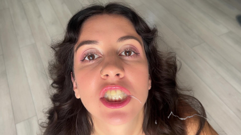 Katty West: di mulut bermain dengan sperma