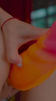 Desire Fuels dildo se sanchaalit gand chudaee aur phuhaar chillati hai