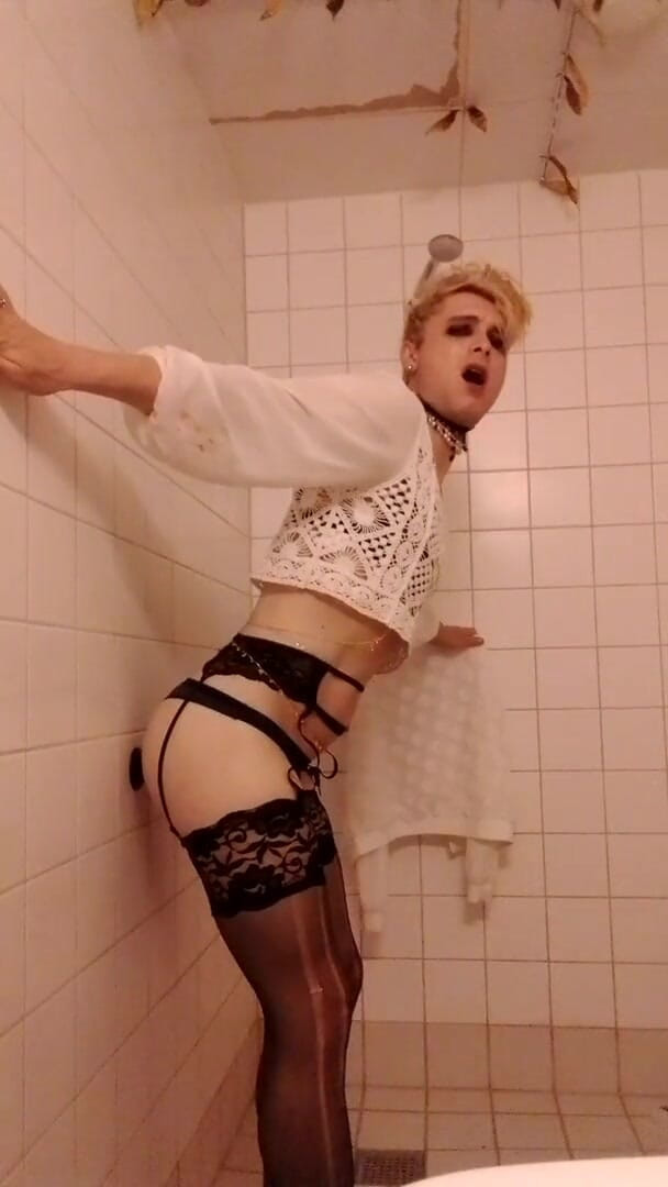 SissyCindySlut: Curva Sissy Cindy expusă!