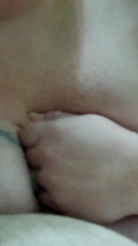 La bbw fa un pompino con sborrata sulle tette