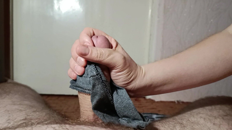 OniSoi: कोरियाई चोदने लायक मम्मी से पैंटीज के साथ अपने लंड को मरोड़ना