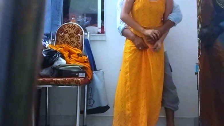 Fantacycutting: Desi Bhabhi's echte virale rollenspel-video met buurvrouw zwager