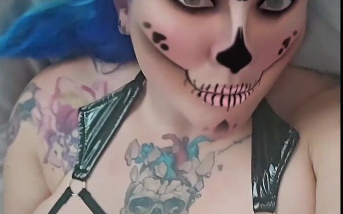 Livie Blainn: Se apropie Halloween-ul sexy