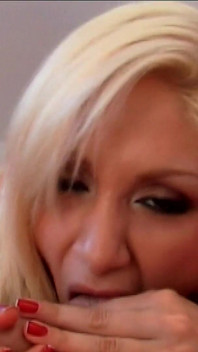 Blonďatá kočička prsty Mokrá kundička detailní