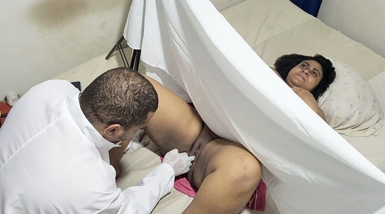 Jeanne Welsh: Nadržený tajný gynekolog se věnuje svému pacientovi a stříká do...