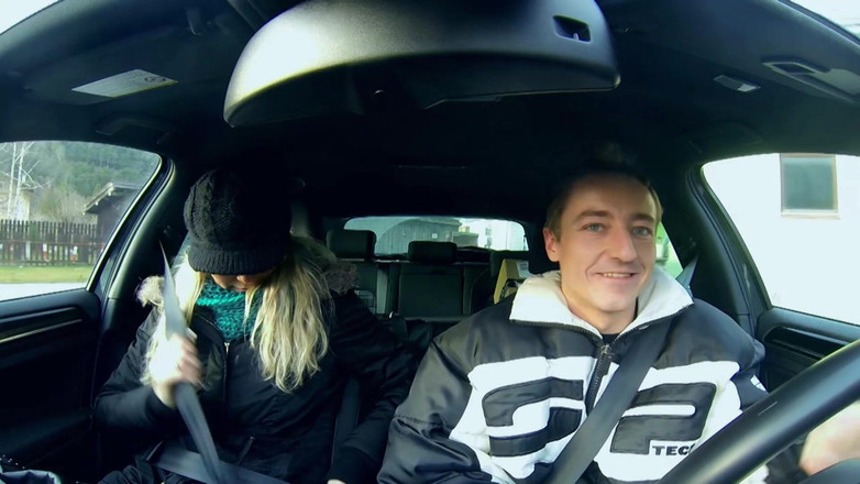 Videos Francaises: 她是来自法国的金发女郎，喜欢玩弄她的阴户