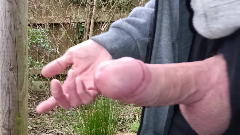 Rockardglans: Grosse bite non circoncise, branlette, bordure, éjaculation