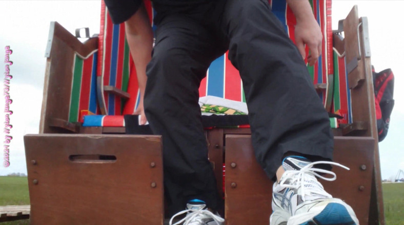 Carmen_Nylonjunge: Snímek mých nylonových nohou na pláži 2 - Vacation Wangerland -