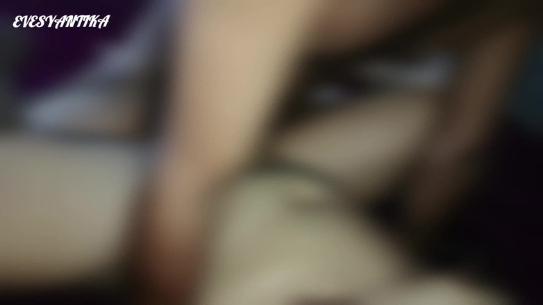 Pasutri indo: Sex în trei Indonezia. un bărbat care are o pasiune