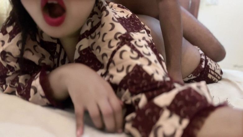 Your Boy's Cum: Linda novia follada por novio cuando sus padres van al...