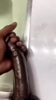 Mângâiere solo la baie, ejaculând tare