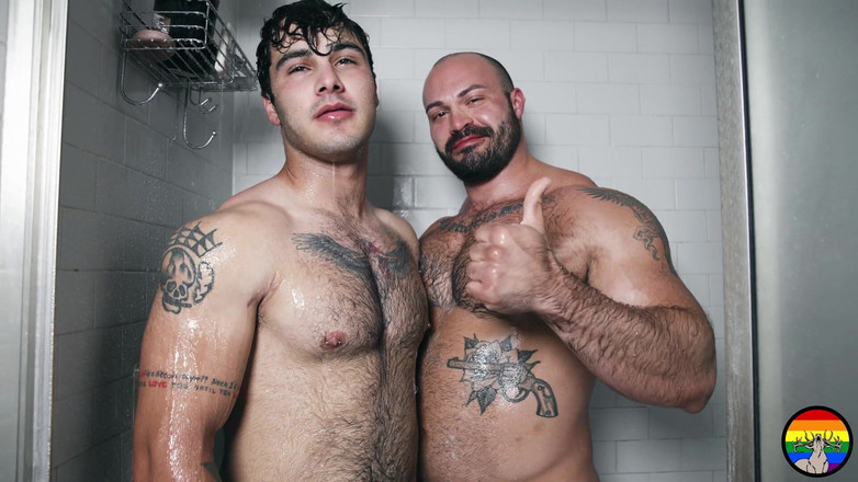 HomoStag: Italienische Muskelmänner Ficken Hart Ohne Gummi