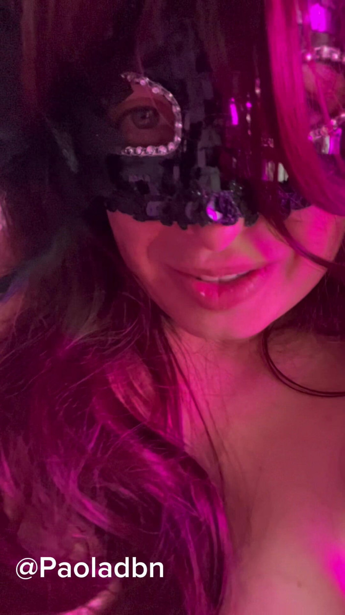 PaolaDbn: Masturbação com um copo matinal