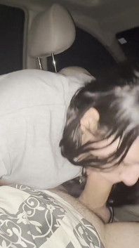 Fotto un uomo sposato infedele nella macchina di sua moglie
