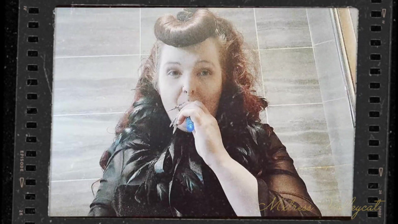 Mxtress Valleycat: Gothic Vape Domination