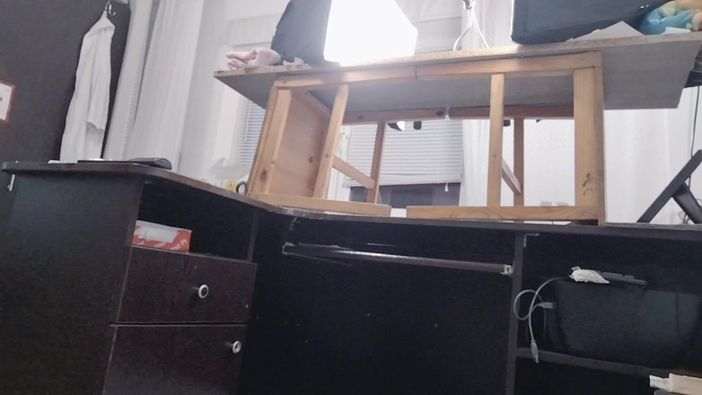 Amateur_MS: Sexy Brünette, Die Nackte Hausarbeiten Macht.