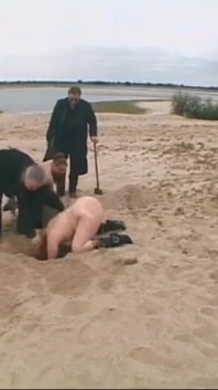 Tlustý zadek a výprask - Na pláži