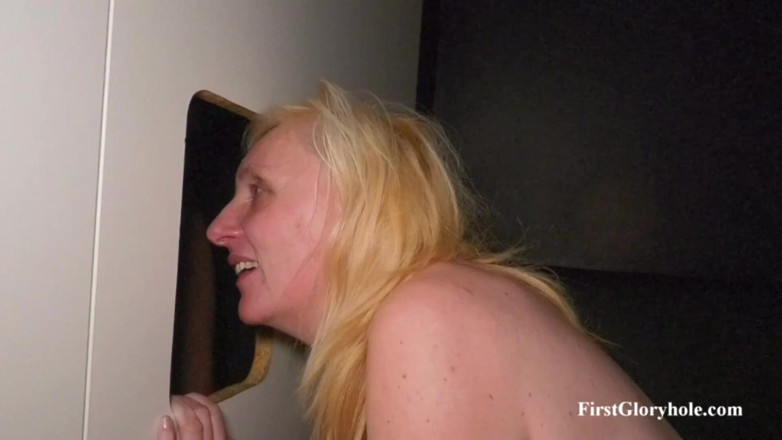 First Gloryhole: Donna matura lena - il suo primo gloryhole parte numero 3