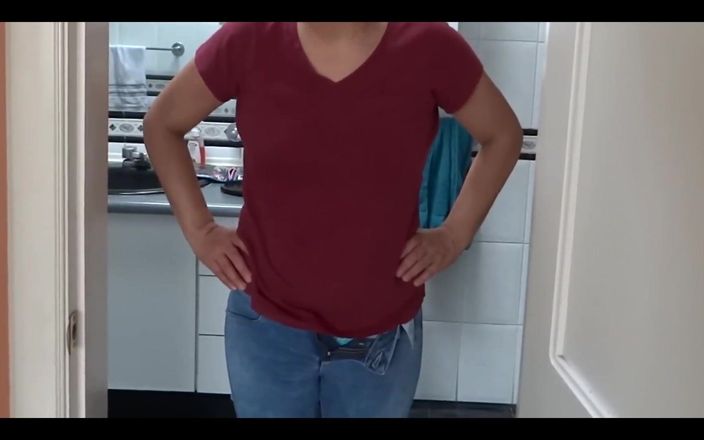 Ardientes69: 我第一次让继母在我面前自慰，我把手指放在她的屁股上