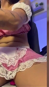 Chci, abys místo mých prstů strčil svůj penis. Šukej mě teď.