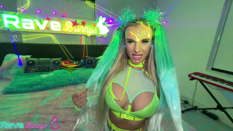 Rave Bunnys: Anastasia Grinds Her Big Ass on Brian Omally During Cheating...
