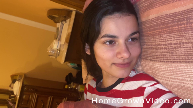 Homegrown Video: Une bonne longue baise pour finir la journée