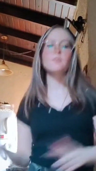 Практикуя тенденцию Tiktok