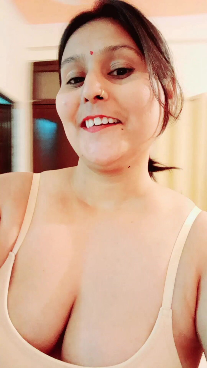 Puja555: Tančící desi manželka Puja Bhabhi