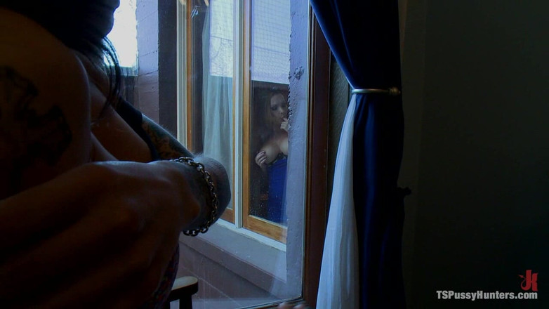 TS Pussy Hunters by Kink: Nosy Neighbours: Šukání cukru, který žije od vedle