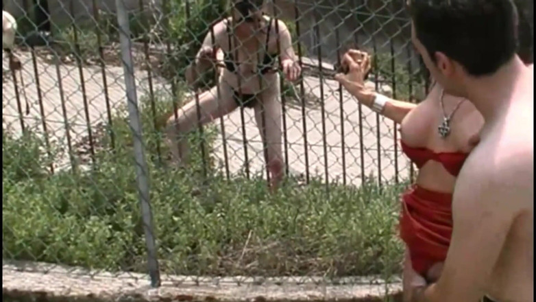 My real dirty life: Pervertidos vizinhos: mijando, submissão, boquetes e sexo no quintal