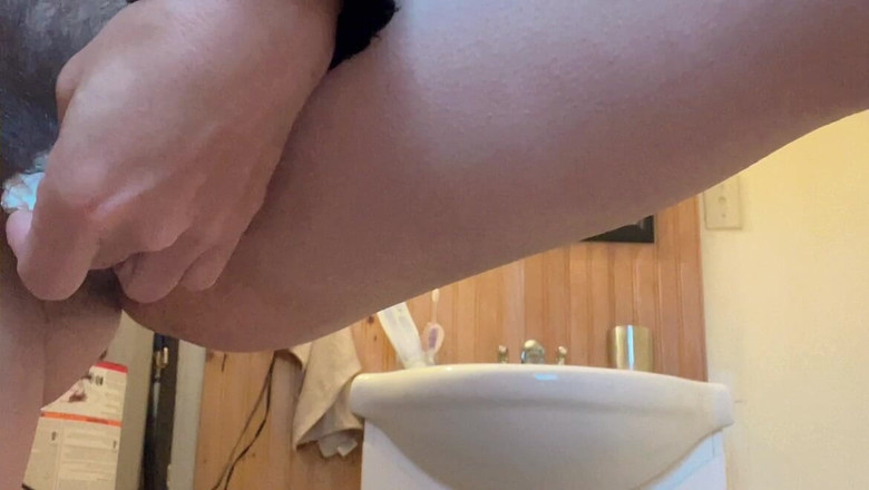 sweethanajapanese: 撒尿视频阴户把水撒在马桶上