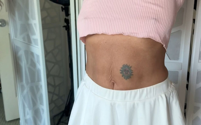 TabithaXXX: Une MILF à forte poitrine rebondit
