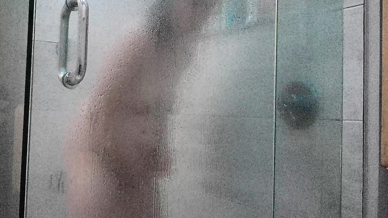 Erin and Andy: Scena pod prysznicem z azjatycką przyrodnią córką Erin Luvin i...