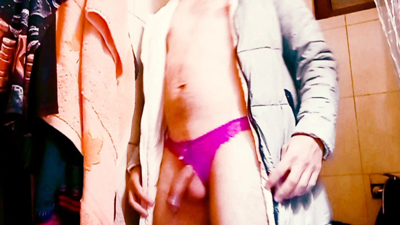 Willy Alexandru Petre: Cur sexy și pulă în chiloți sexy violet